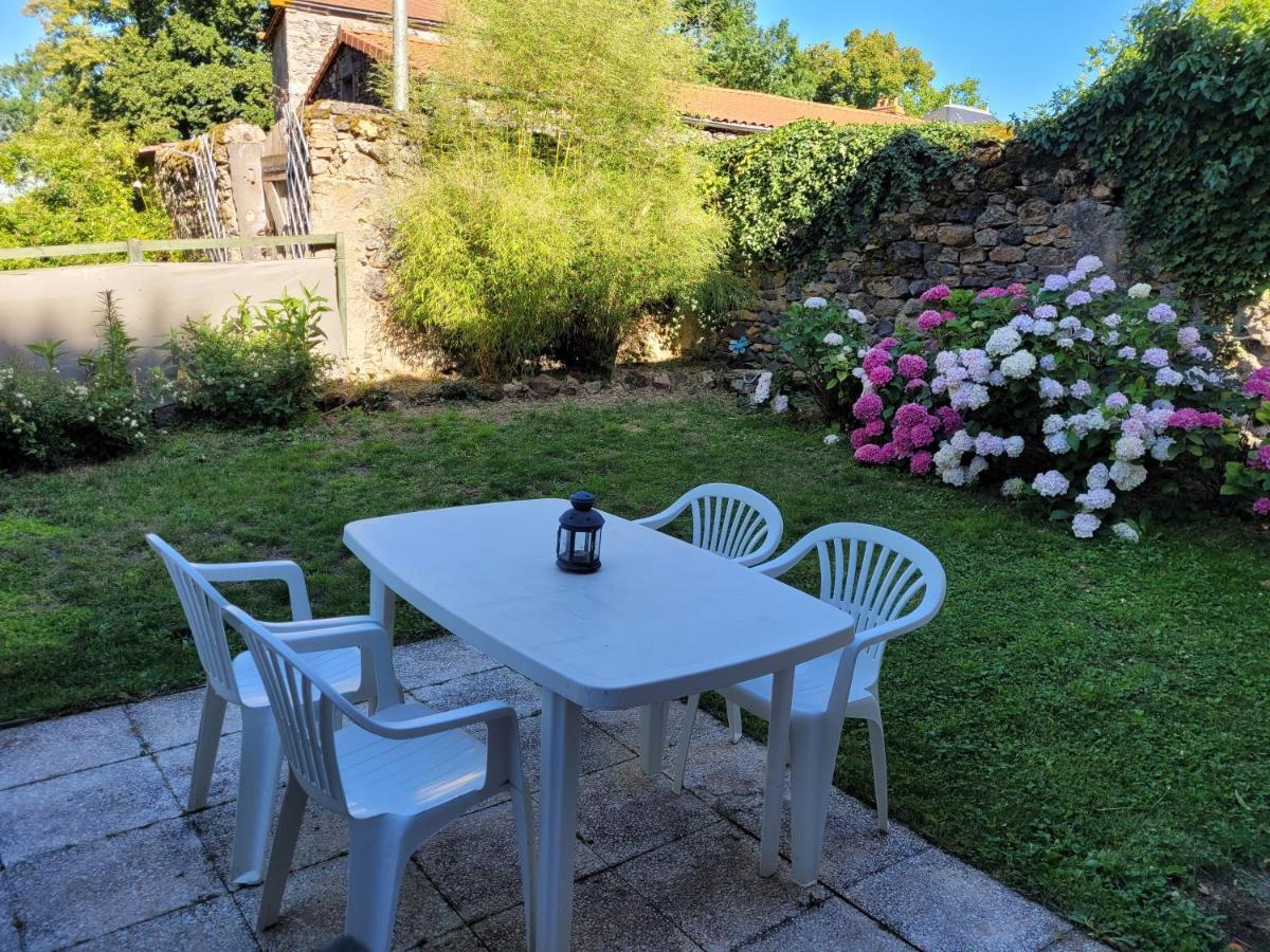 Gites Le Vieux Vinzelles Volvic Exterior foto
